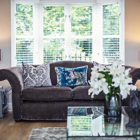 Beautiful 4-Bed Home, Hot Tub & Stunning Views - アバーガベニー エクステリア 写真