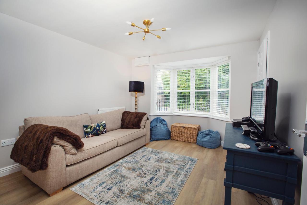 Beautiful 4-Bed Home, Hot Tub & Stunning Views - アバーガベニー エクステリア 写真