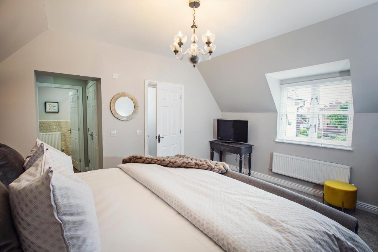 Beautiful 4-Bed Home, Hot Tub & Stunning Views - アバーガベニー エクステリア 写真
