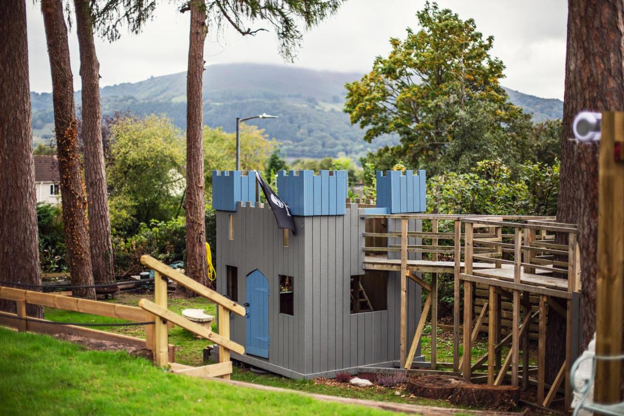 Beautiful 4-Bed Home, Hot Tub & Stunning Views - アバーガベニー エクステリア 写真
