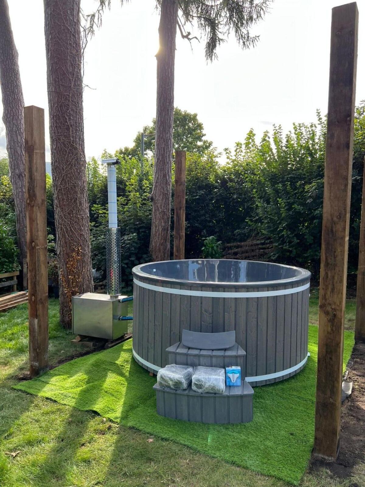 Beautiful 4-Bed Home, Hot Tub & Stunning Views - アバーガベニー エクステリア 写真